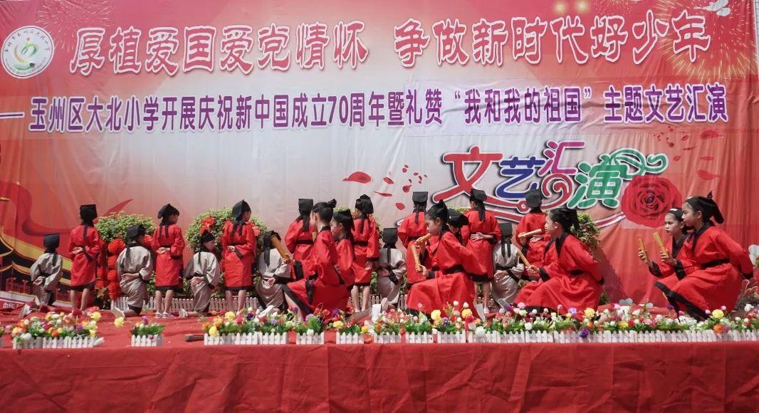 沉睡百年的泰坦尼克号,为何至今未被打捞上岸?专家:碰都不能碰