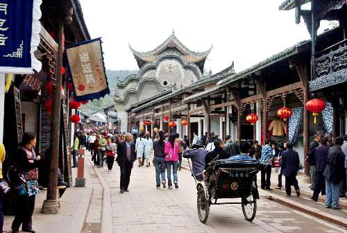 桂平市：联合执法推进违停整治